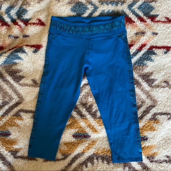 Fabletics Women’s Capri Leggings - Small - Picture 2 of 5